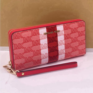 Michael Kors Large
Continental Wallet
Wristlet Dark Sangria